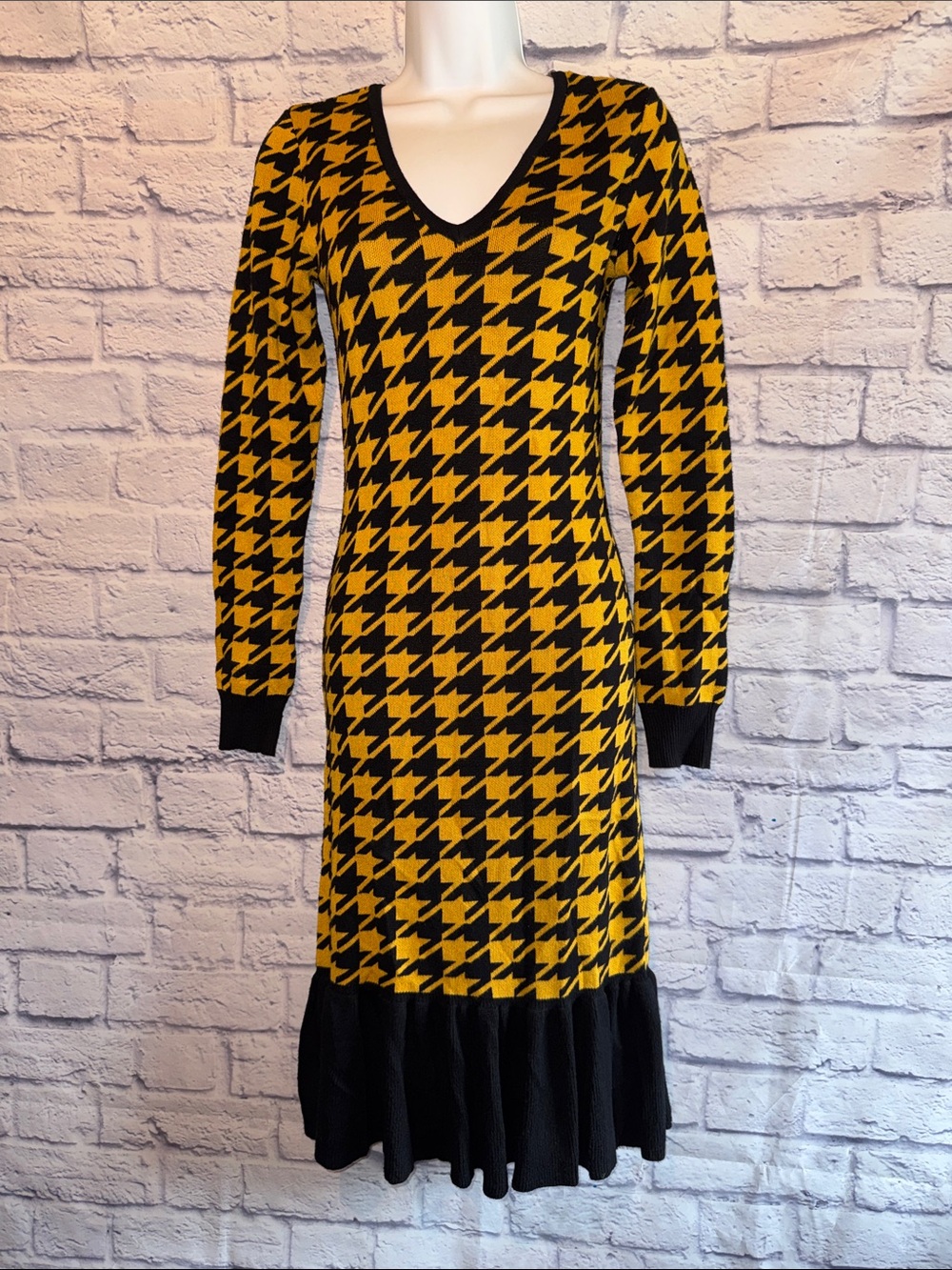 Yellow & Black Houndstooth V-Neck Long Sleeve Sweater Dress